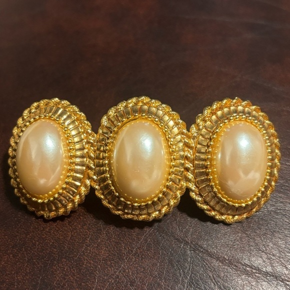 Kirk’s Folly gold tone Faux large pearl barrette - Picture 2 of 5